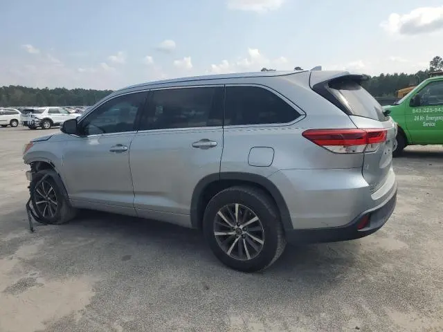 2017 TOYOTA HIGHLANDER SE  