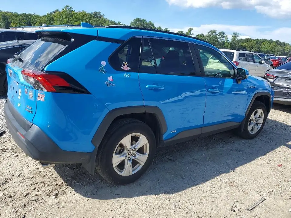 2021 TOYOTA RAV4 XLE  