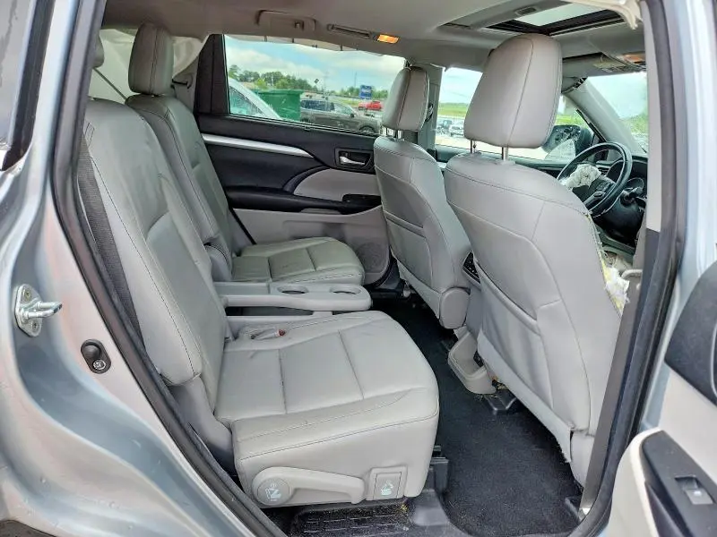 2017 TOYOTA HIGHLANDER XLE  