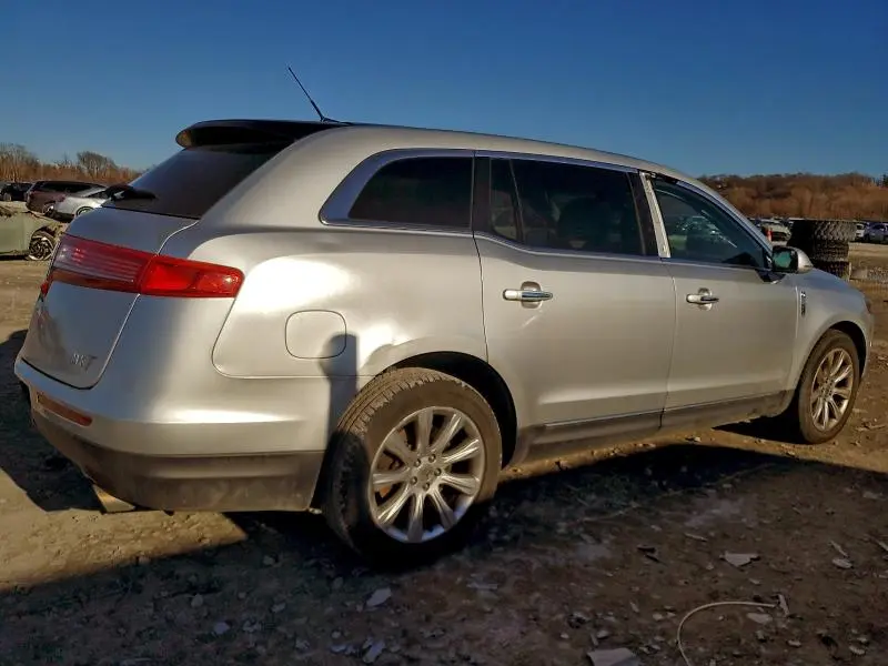 2016 LINCOLN MKT   