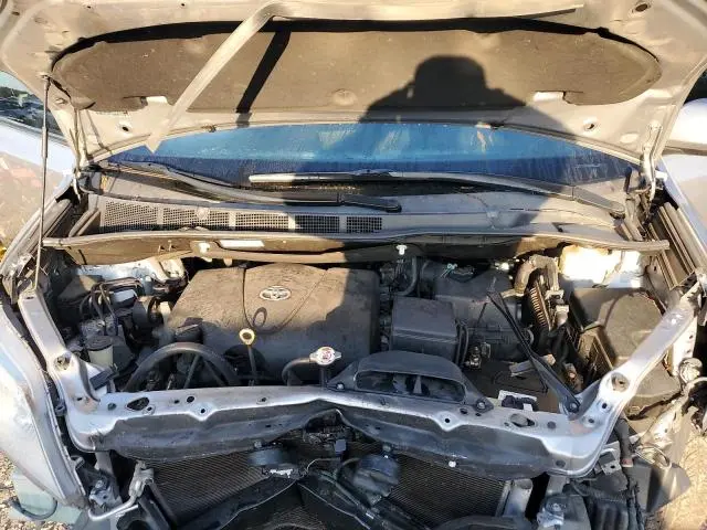 2017 TOYOTA SIENNA LE