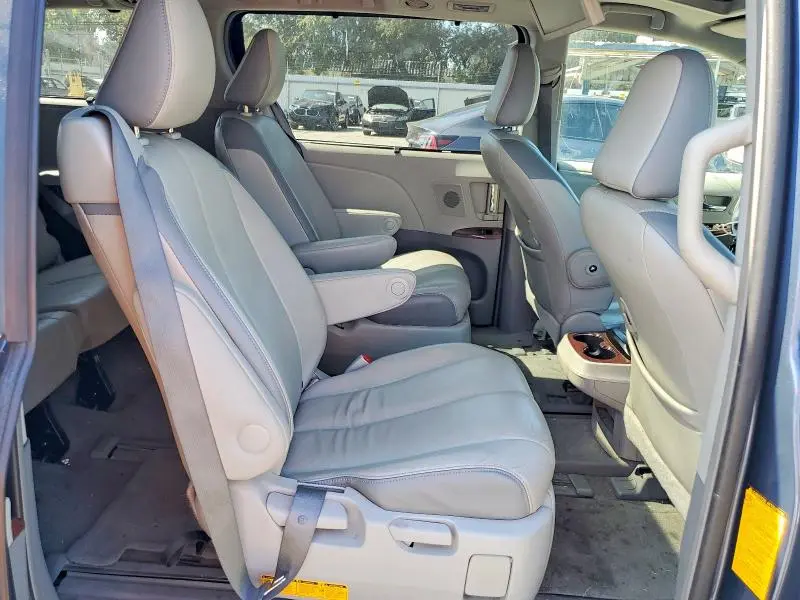 2014 TOYOTA SIENNA LIMITED 7-PASSENGER  