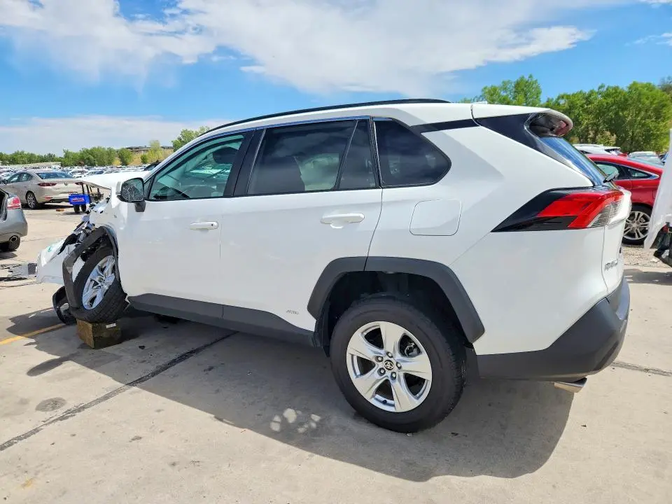 2021 TOYOTA RAV4 XLE  