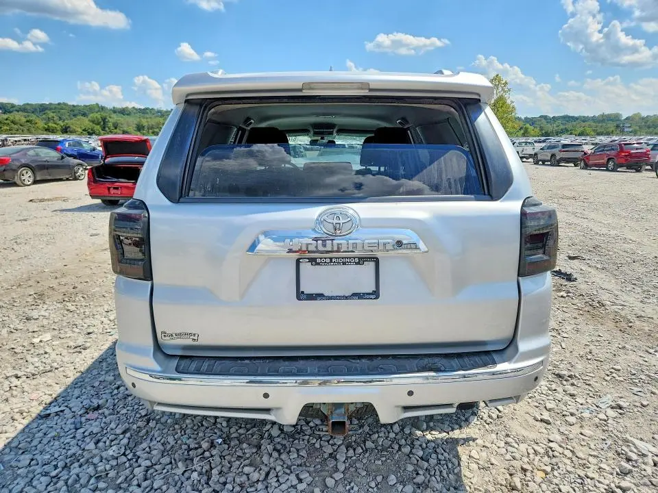 2011 TOYOTA 4RUNNER SR5  