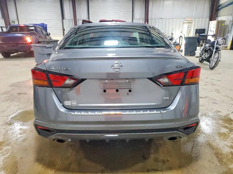 2022 NISSAN ALTIMA SR  