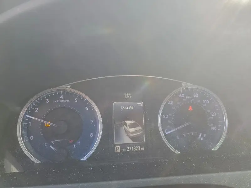 2016 TOYOTA CAMRY LE  