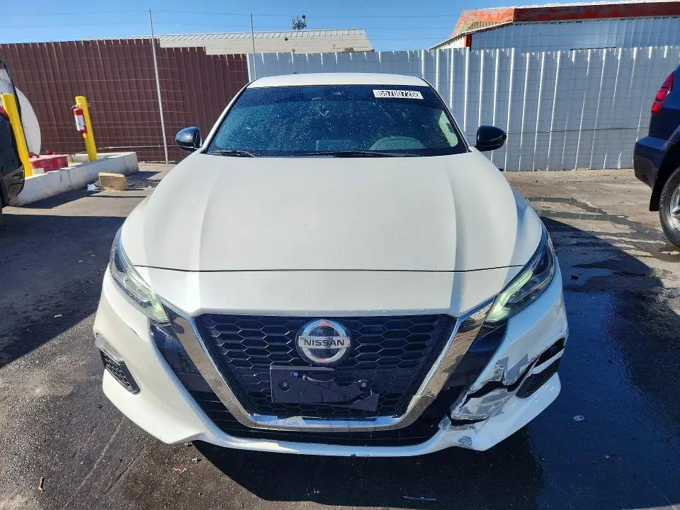 2021 NISSAN ALTIMA SR  