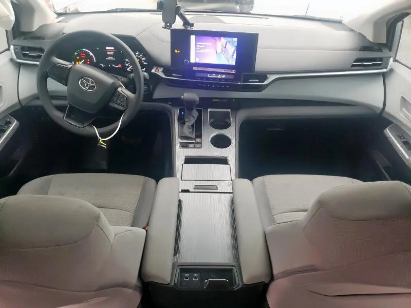 2025 TOYOTA SIENNA LE  