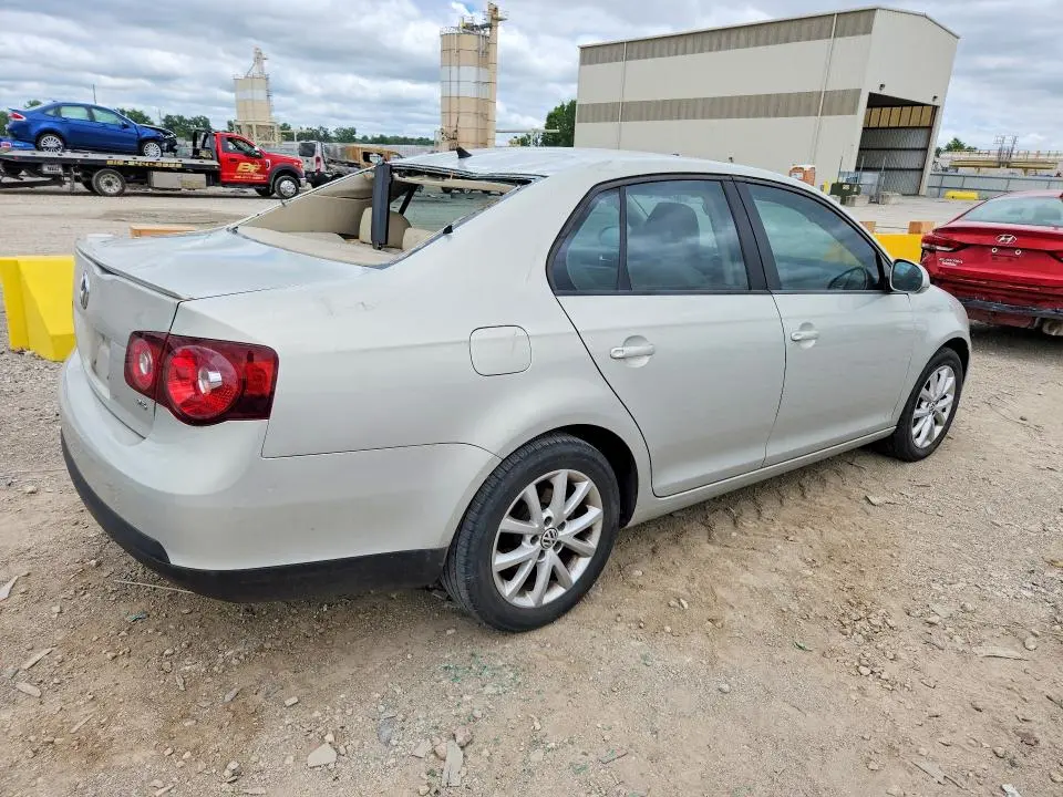 2010 VOLKSWAGEN JETTA SE  