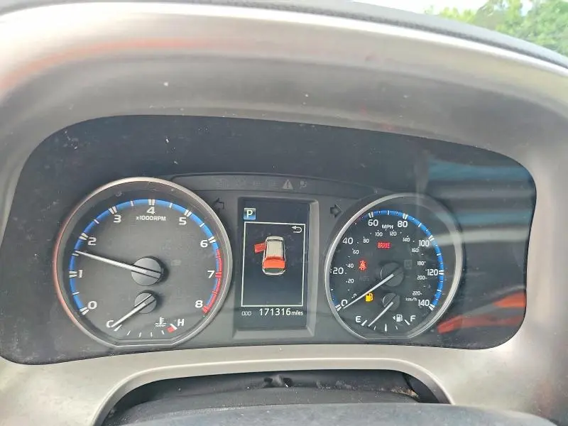 2017 TOYOTA RAV4 XLE  
