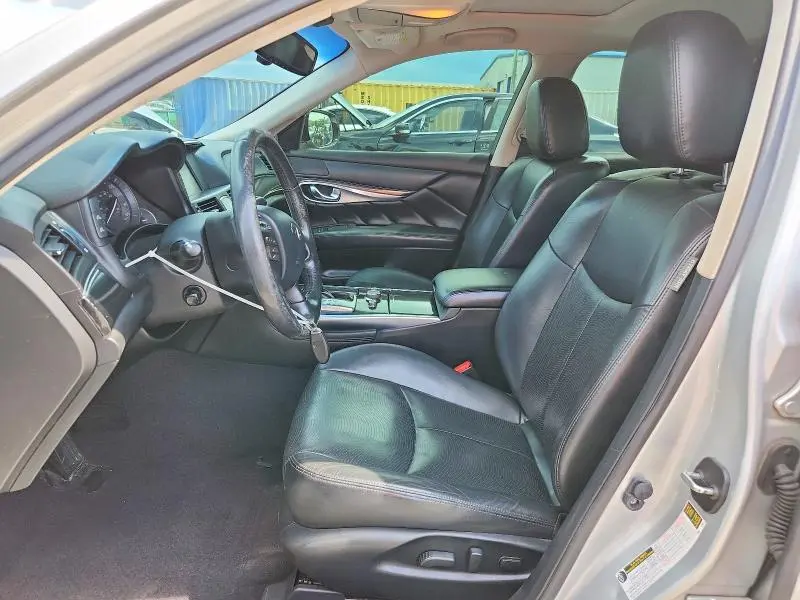 2015 INFINITI Q70 3.7  