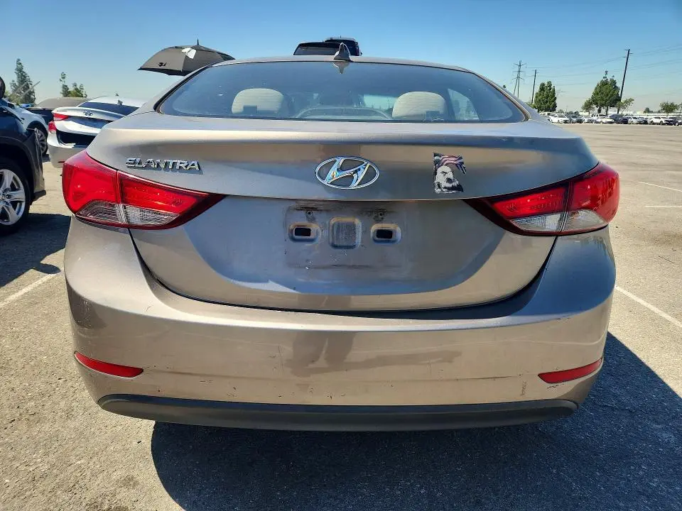2016 HYUNDAI ELANTRA SE  