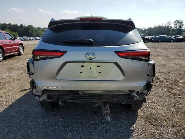 2021 TOYOTA HIGHLANDER XLE  