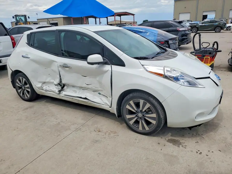 2015 NISSAN LEAF SL  