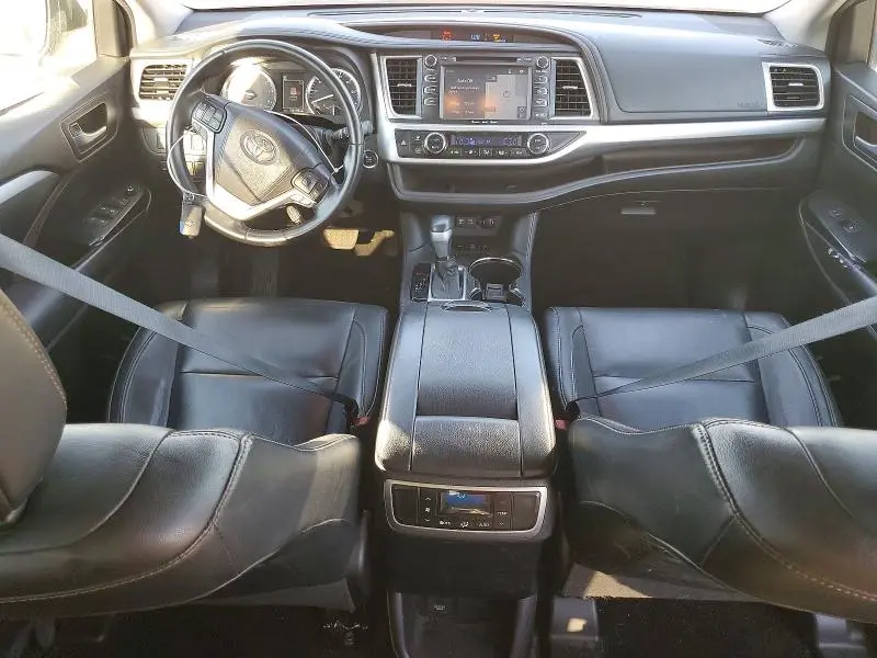 2017 TOYOTA HIGHLANDER XLE  