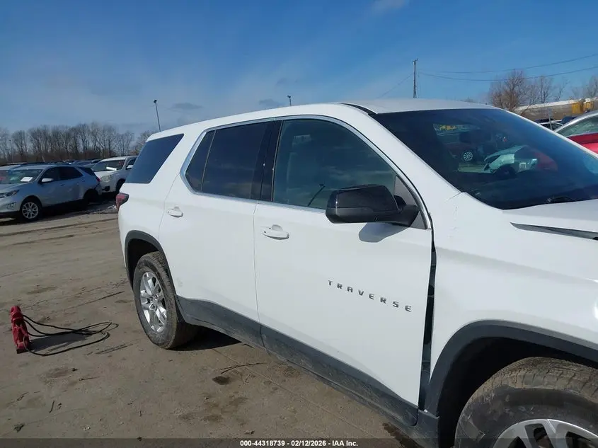 2023 CHEVROLET TRAVERSE FWD LS