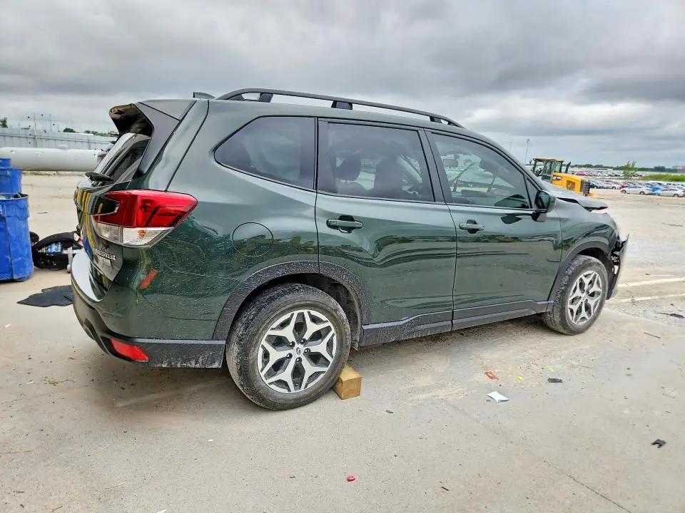 2022 SUBARU FORESTER PREMIUM  