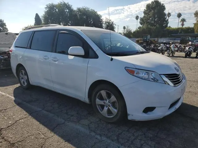 2014 TOYOTA SIENNA LE  