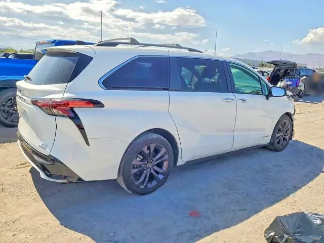 2021 TOYOTA SIENNA XSE  