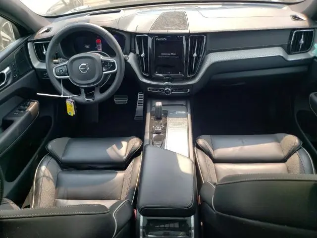 2022 VOLVO XC60 B6 R-DESIGN  
