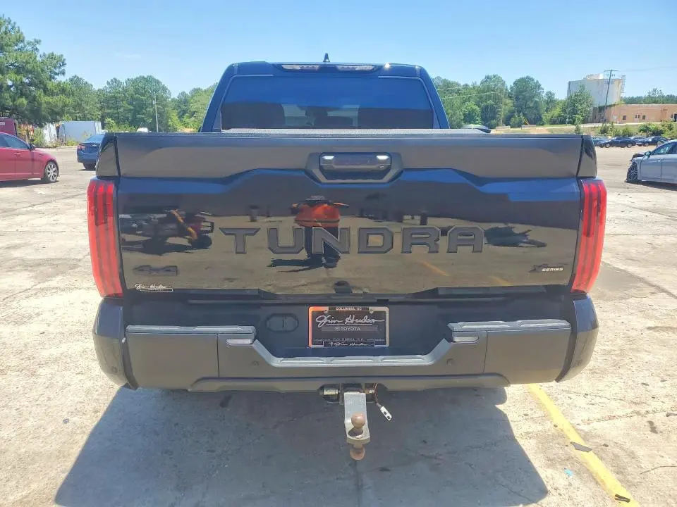 2024 TOYOTA TUNDRA SR5  