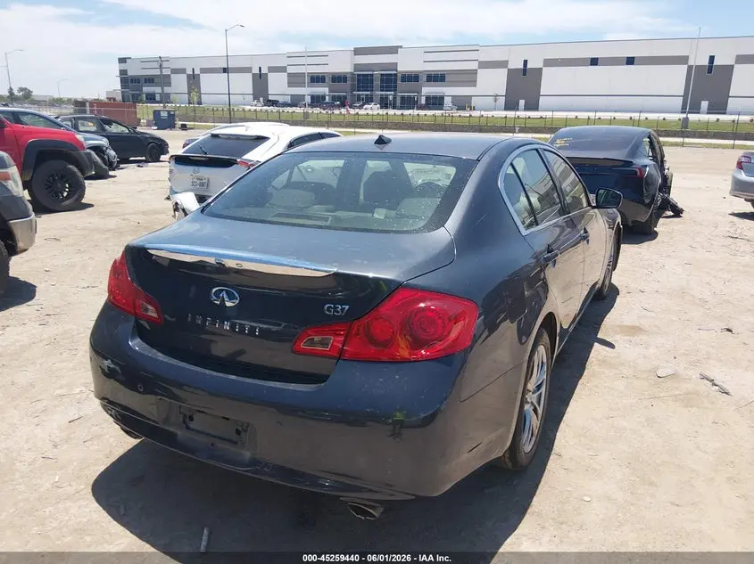 2013 INFINITI G37 JOURNEY