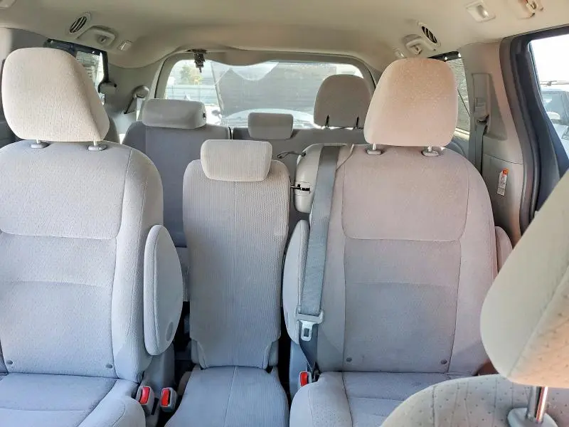 2015 TOYOTA SIENNA LE  