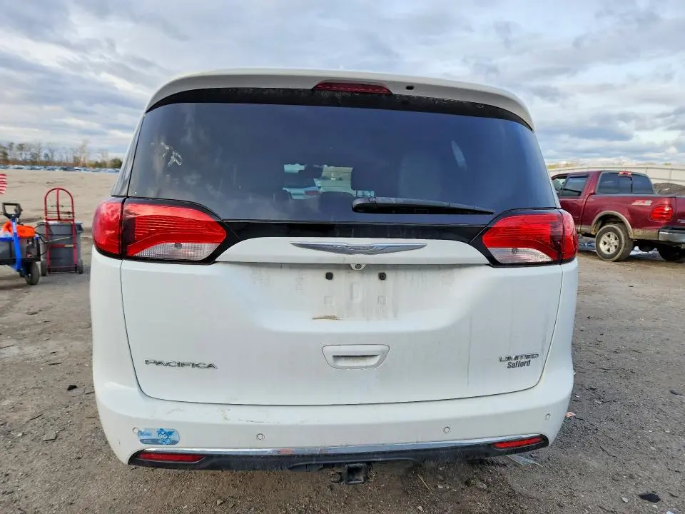 2017 CHRYSLER PACIFICA LIMITED  