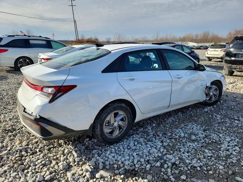 2024 HYUNDAI ELANTRA SE  