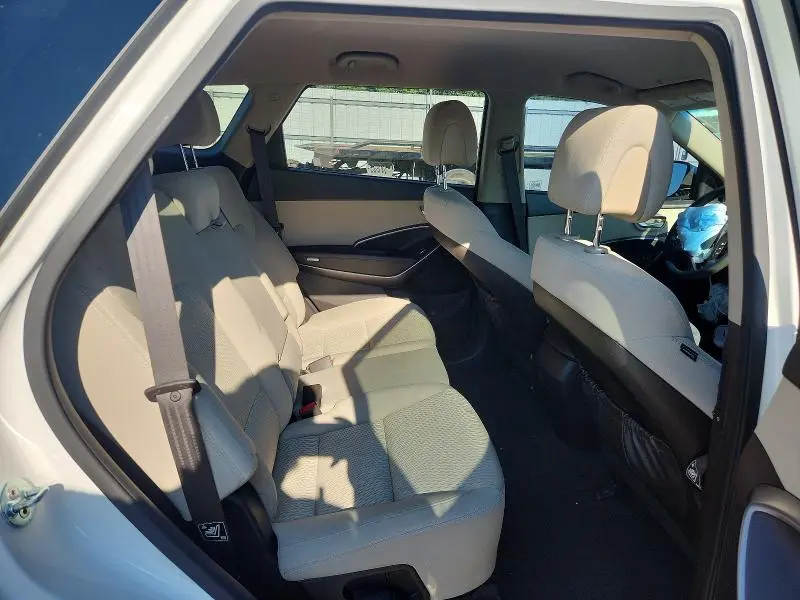 2017 HYUNDAI SANTA FE SE  