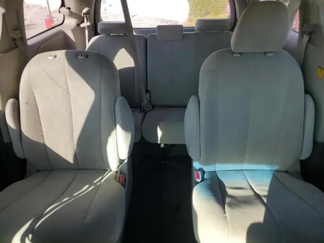 2011 TOYOTA SIENNA   