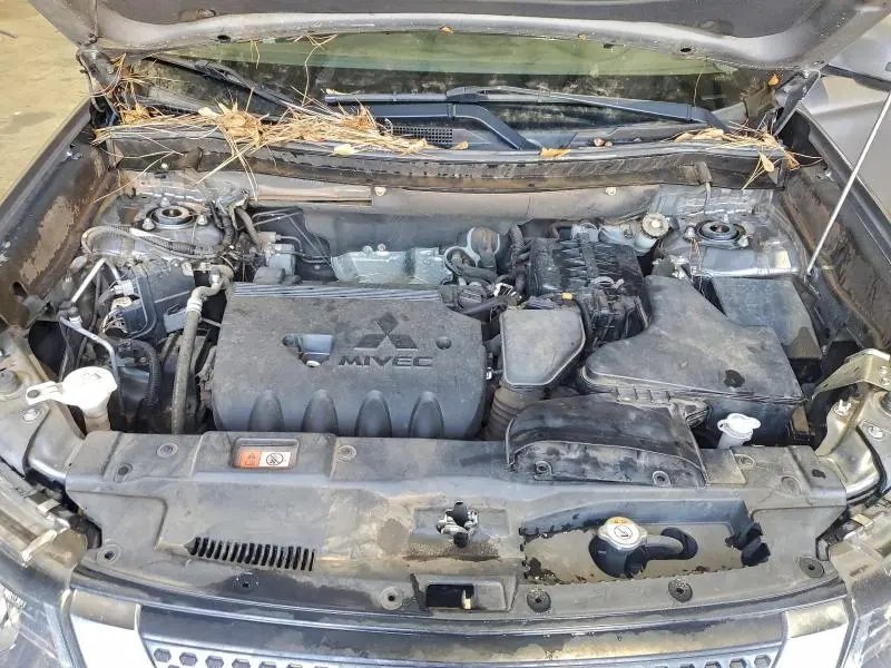 2019 MITSUBISHI OUTLANDER SE  