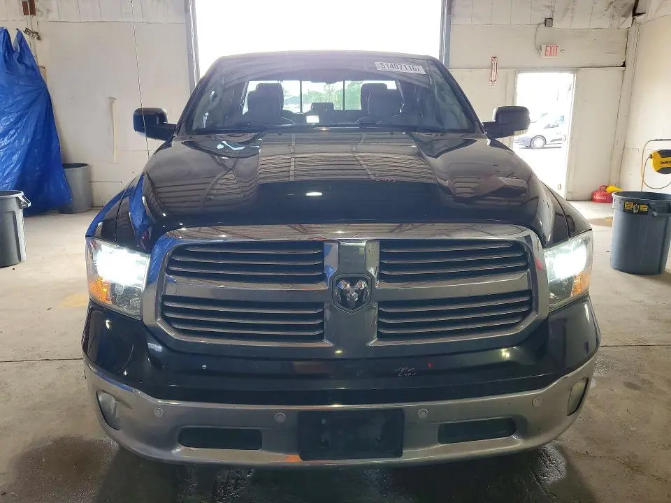 2017 RAM 1500 SLT  