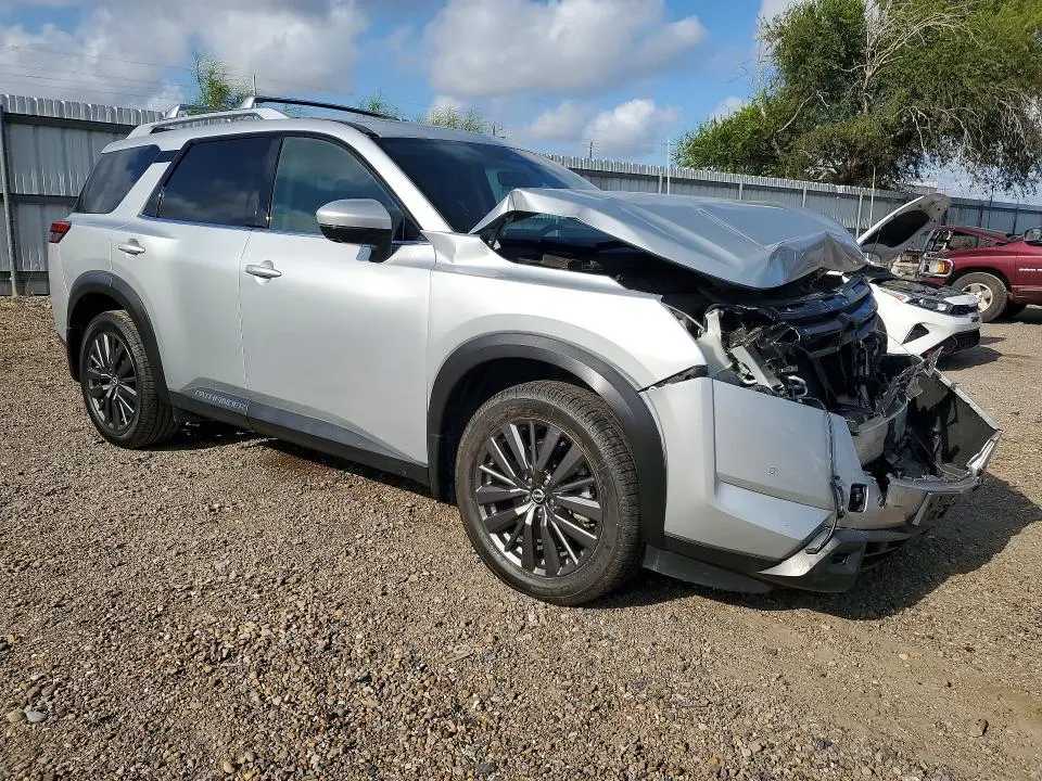 2024 NISSAN PATHFINDER SL  