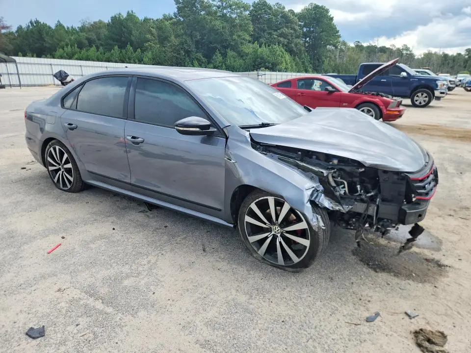 2018 VOLKSWAGEN PASSAT GT  