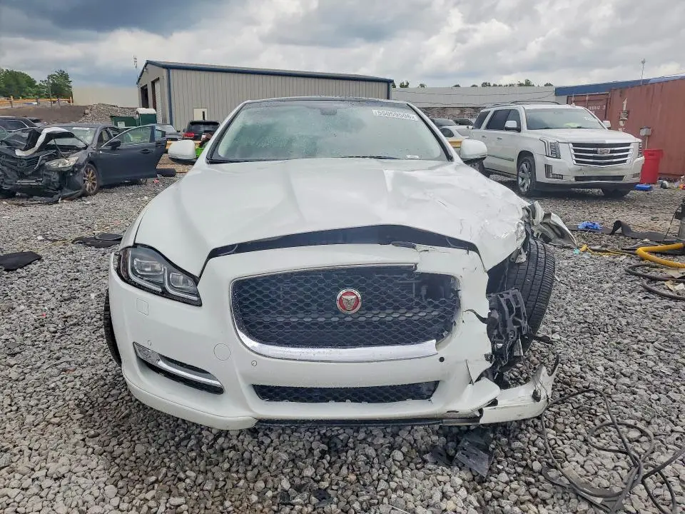 2016 JAGUAR XJ   