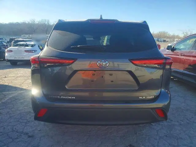 2022 TOYOTA HIGHLANDER XLE  