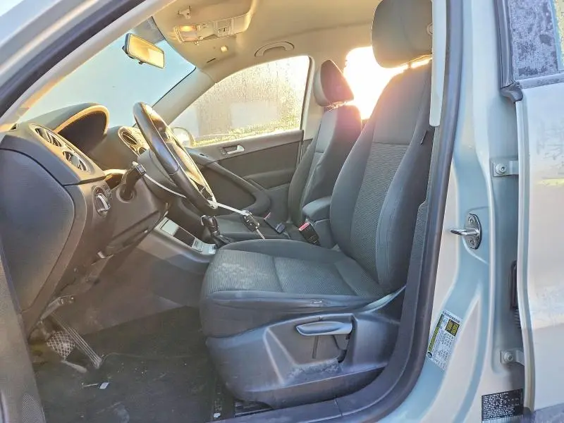 2013 VOLKSWAGEN TIGUAN S  