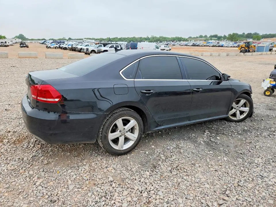 2013 VOLKSWAGEN PASSAT SE  