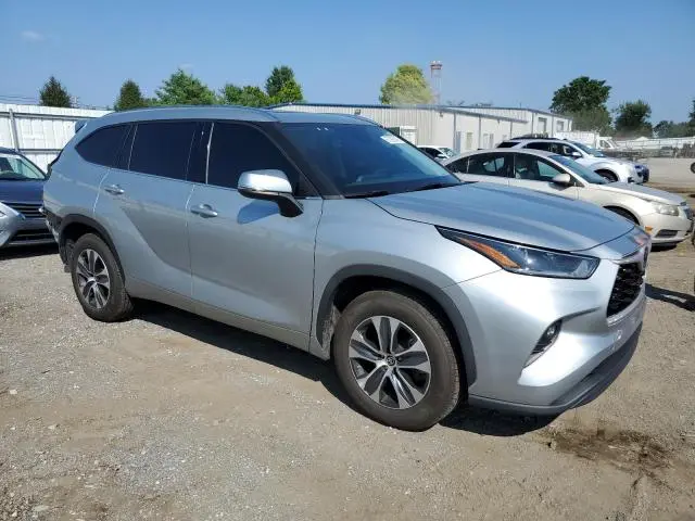 2021 TOYOTA HIGHLANDER XLE  
