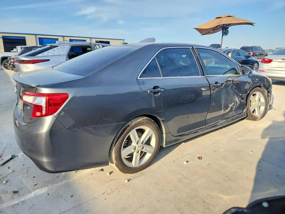 2012 TOYOTA CAMRY SE  