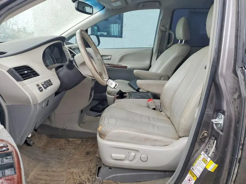 2014 TOYOTA SIENNA XLE 7-PASSENGER  