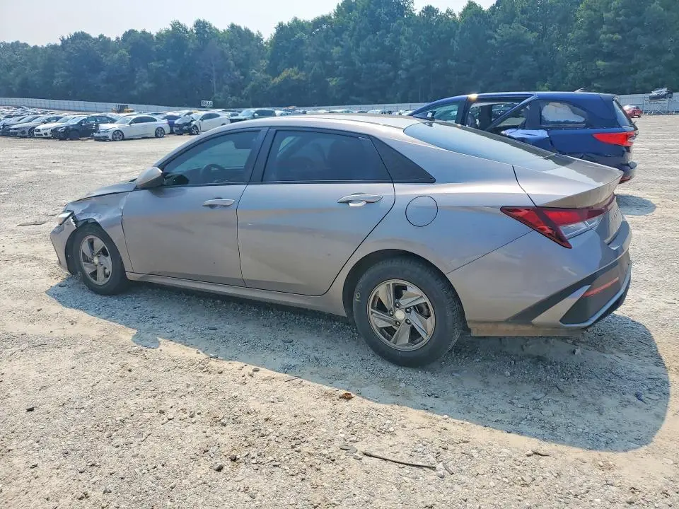 2024 HYUNDAI ELANTRA SE  