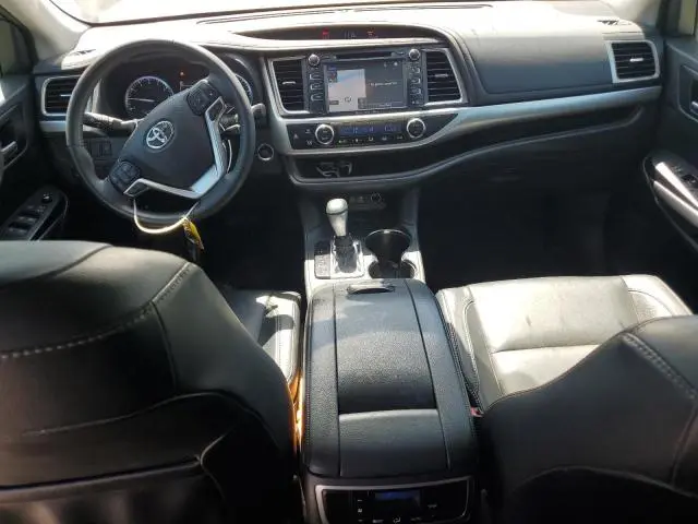 2018 TOYOTA HIGHLANDER SE  