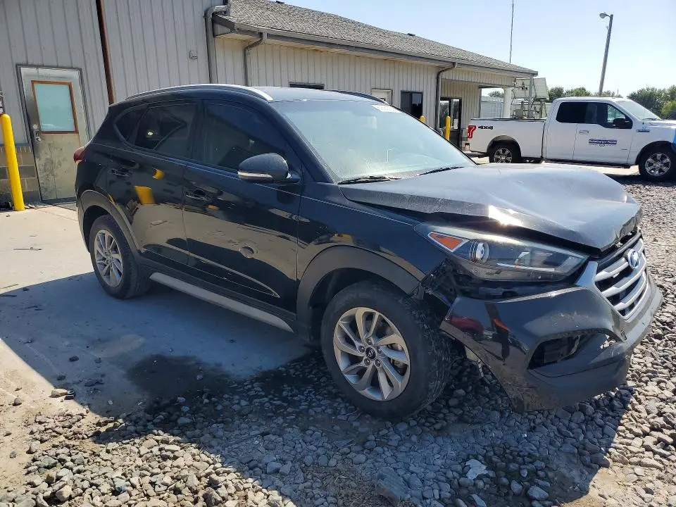 2017 HYUNDAI TUCSON SE PLUS  