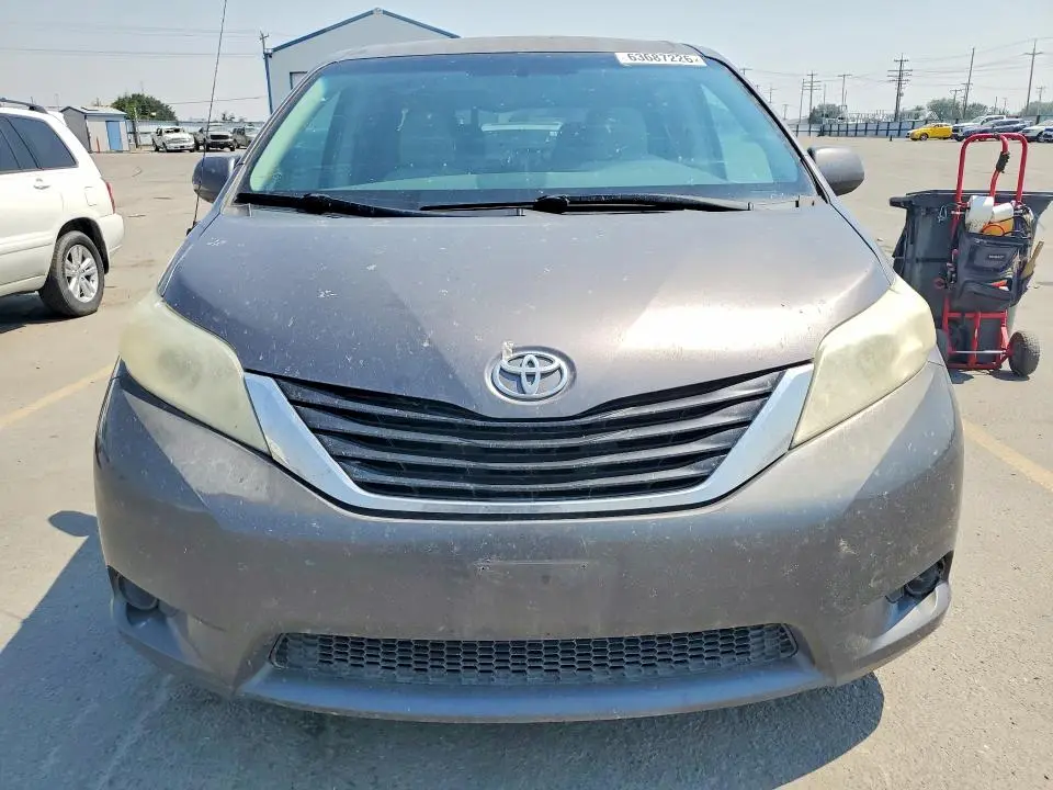 2011 TOYOTA SIENNA LE  