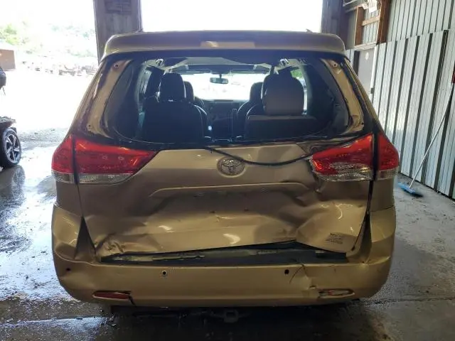 2011 TOYOTA SIENNA XLE  