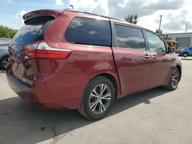 2015 TOYOTA SIENNA XLE  