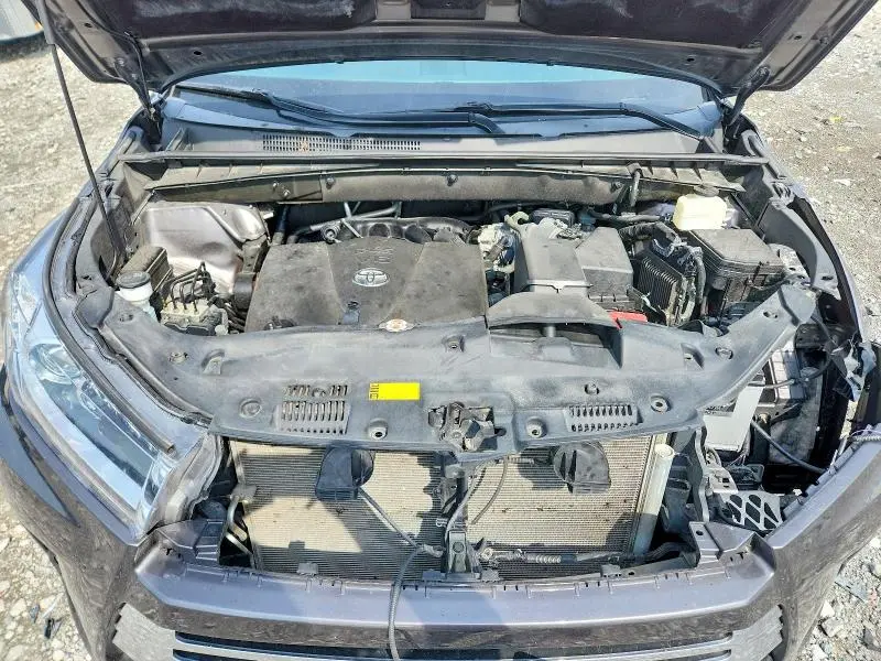 2019 TOYOTA HIGHLANDER LIMITED  