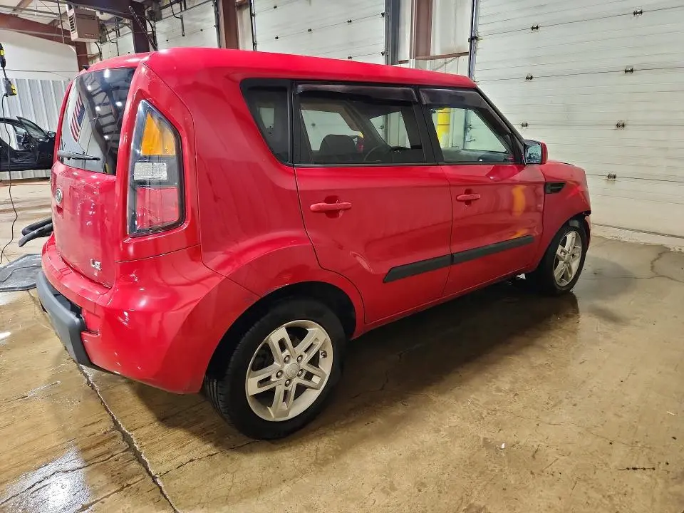2011 KIA SOUL +  